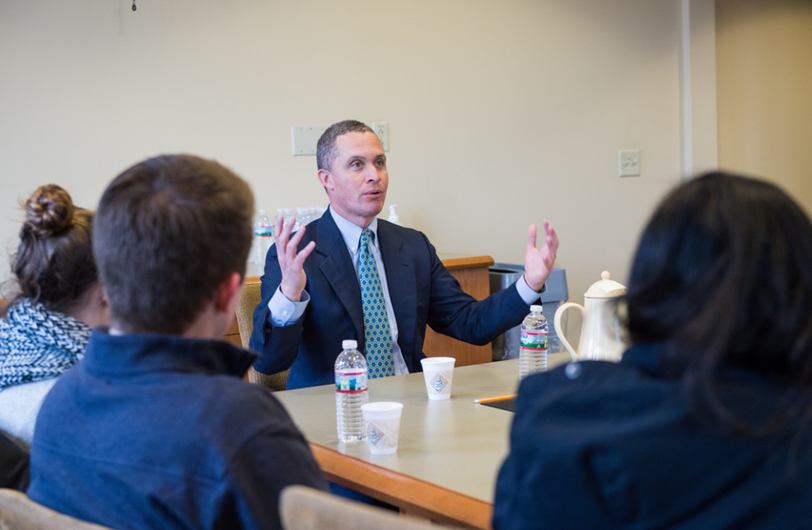 La política también es escucha: el arte de leer el clima social